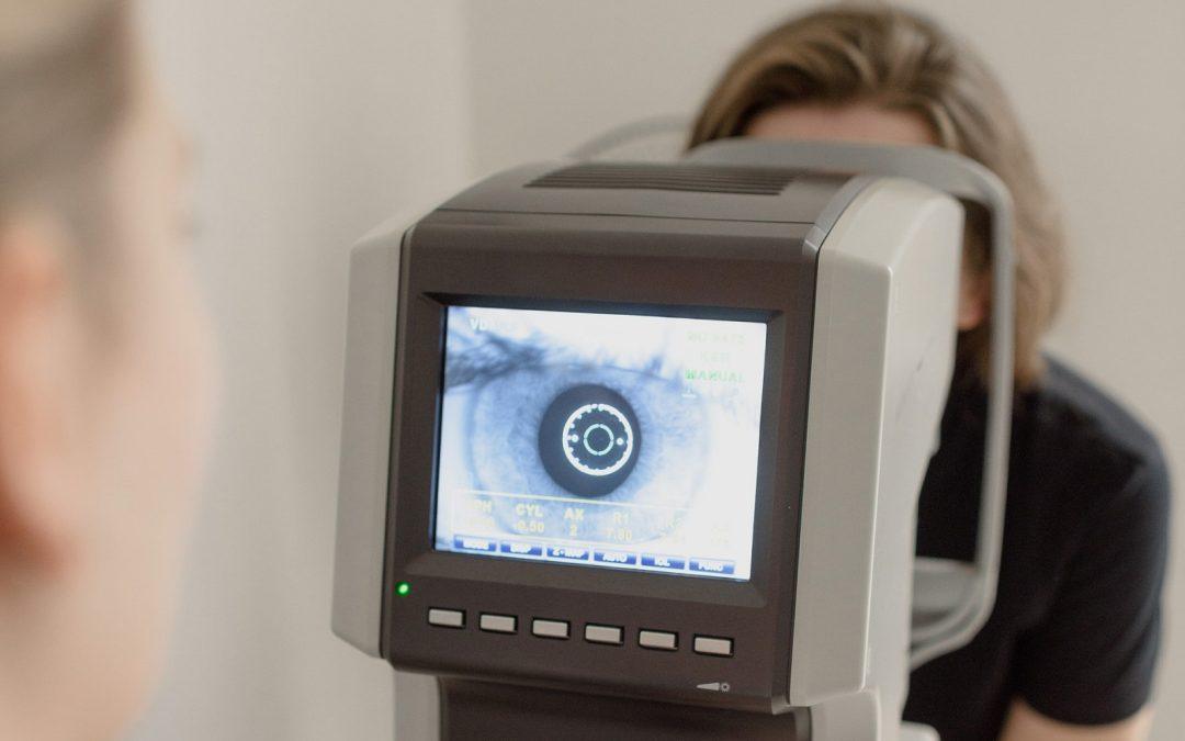 The Importance of Regular Eye Examinations with Age
